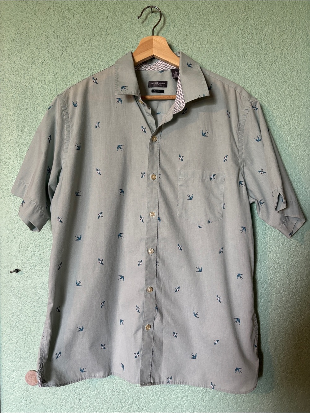Van Heusen L Men’s Never Tuck Slim Fit Short-Sleeve Blue Button-Up Bird Shirt